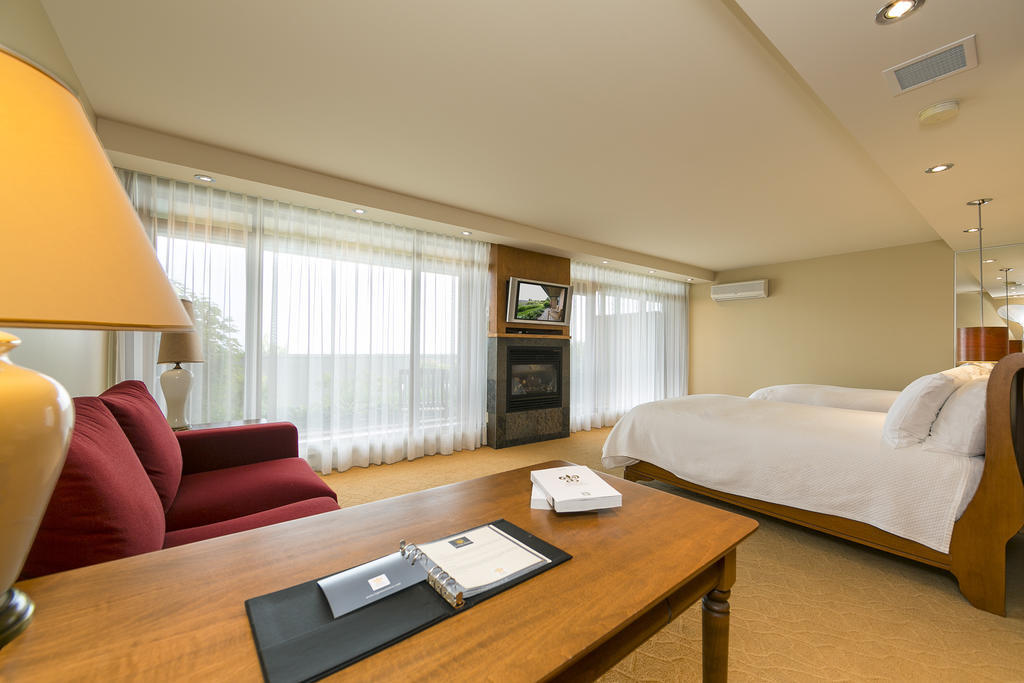 לה מלבאי Relais & Chateaux Auberge La Pinsonniere חדר תמונה