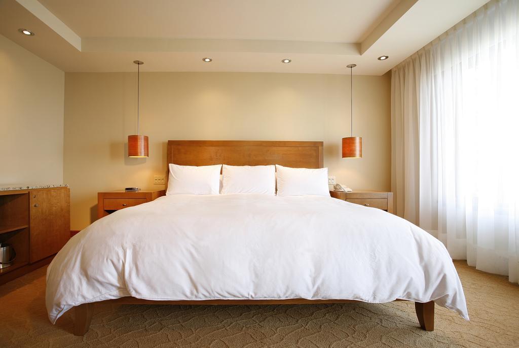לה מלבאי Relais & Chateaux Auberge La Pinsonniere חדר תמונה