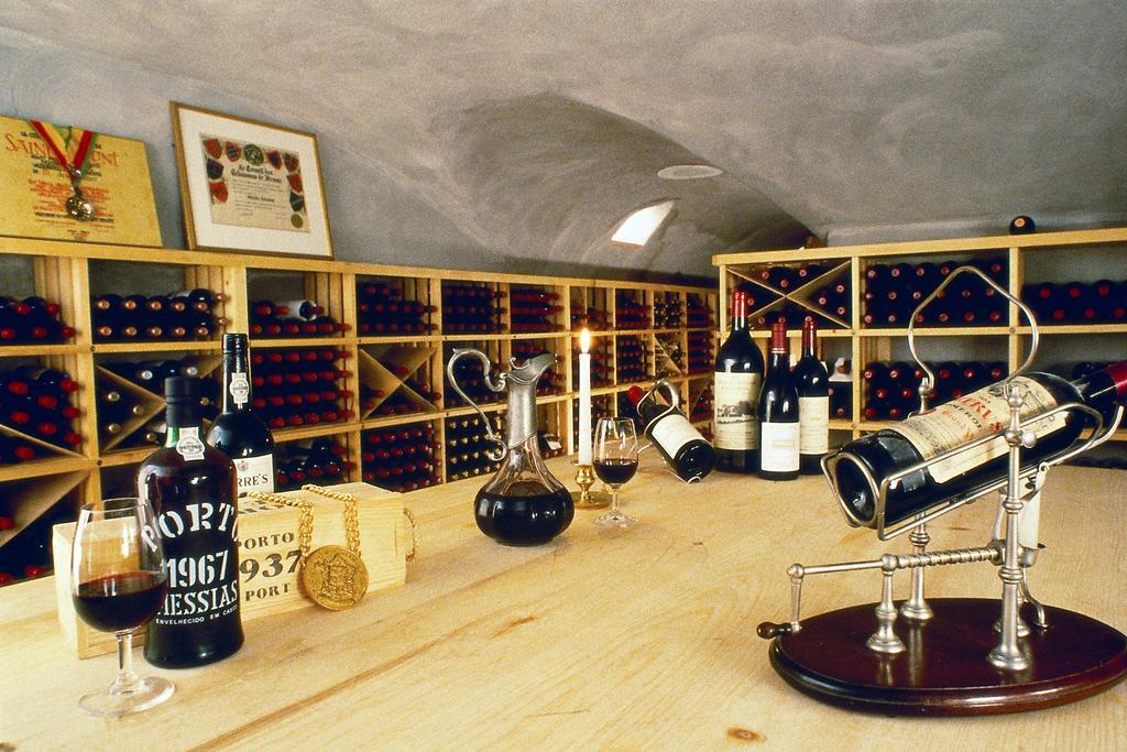 לה מלבאי Relais & Chateaux Auberge La Pinsonniere מראה חיצוני תמונה